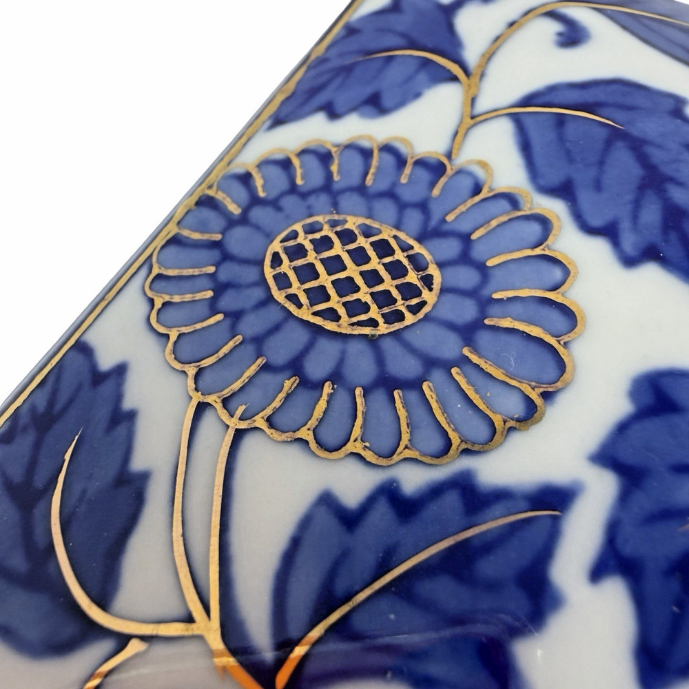 Vintage Blue White Floral Porcelain Trinket Box Gold Detail Lidded Jewelry Box - Picture 9 of 16